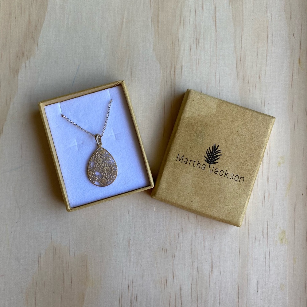 NWT Martha Jackson Floral Pendant Necklace